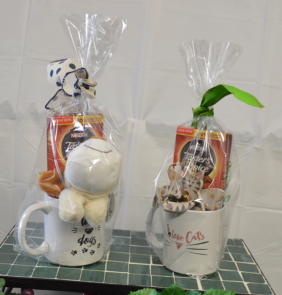Gift Basket: Dogs & Cats - PICK UP AT LANSING STORE ONLY